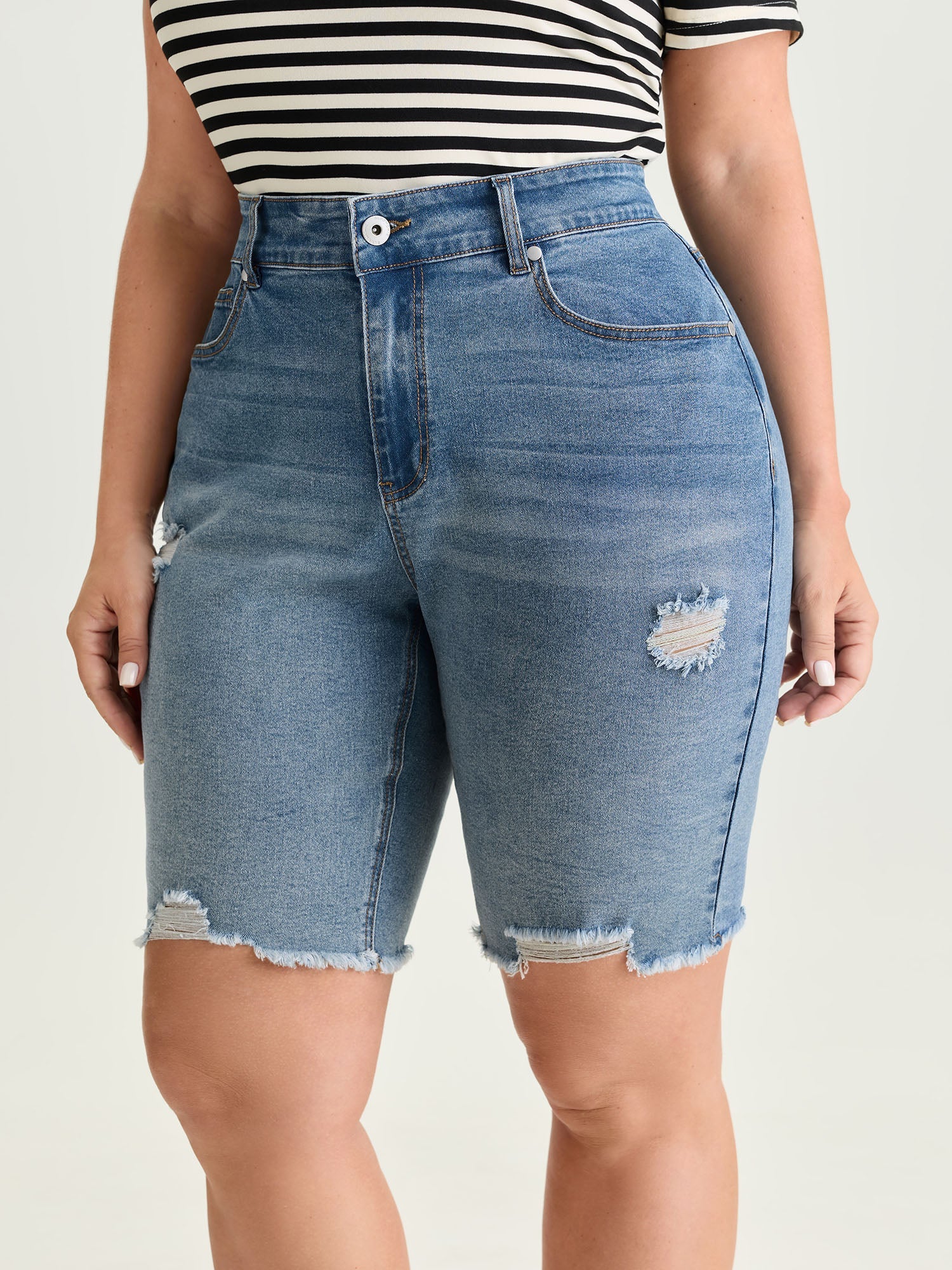 Stretchy Skinny-Fit Raw Hem Denim Shorts