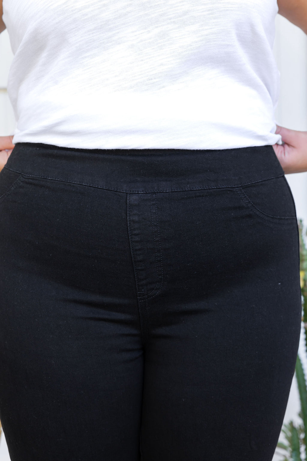 Lara Pull on Jeans in Black