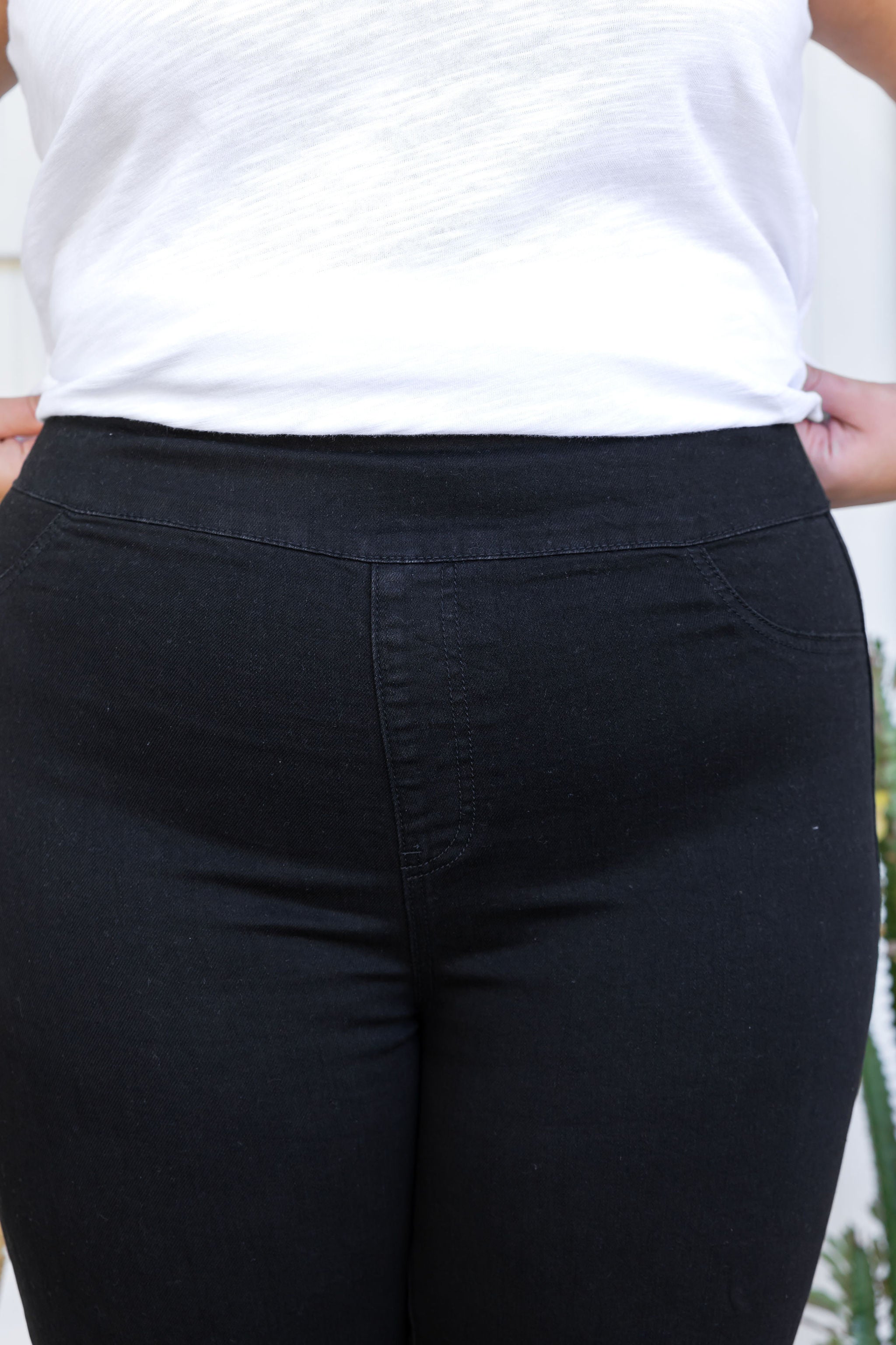Lara Pull on Jeans in Black
