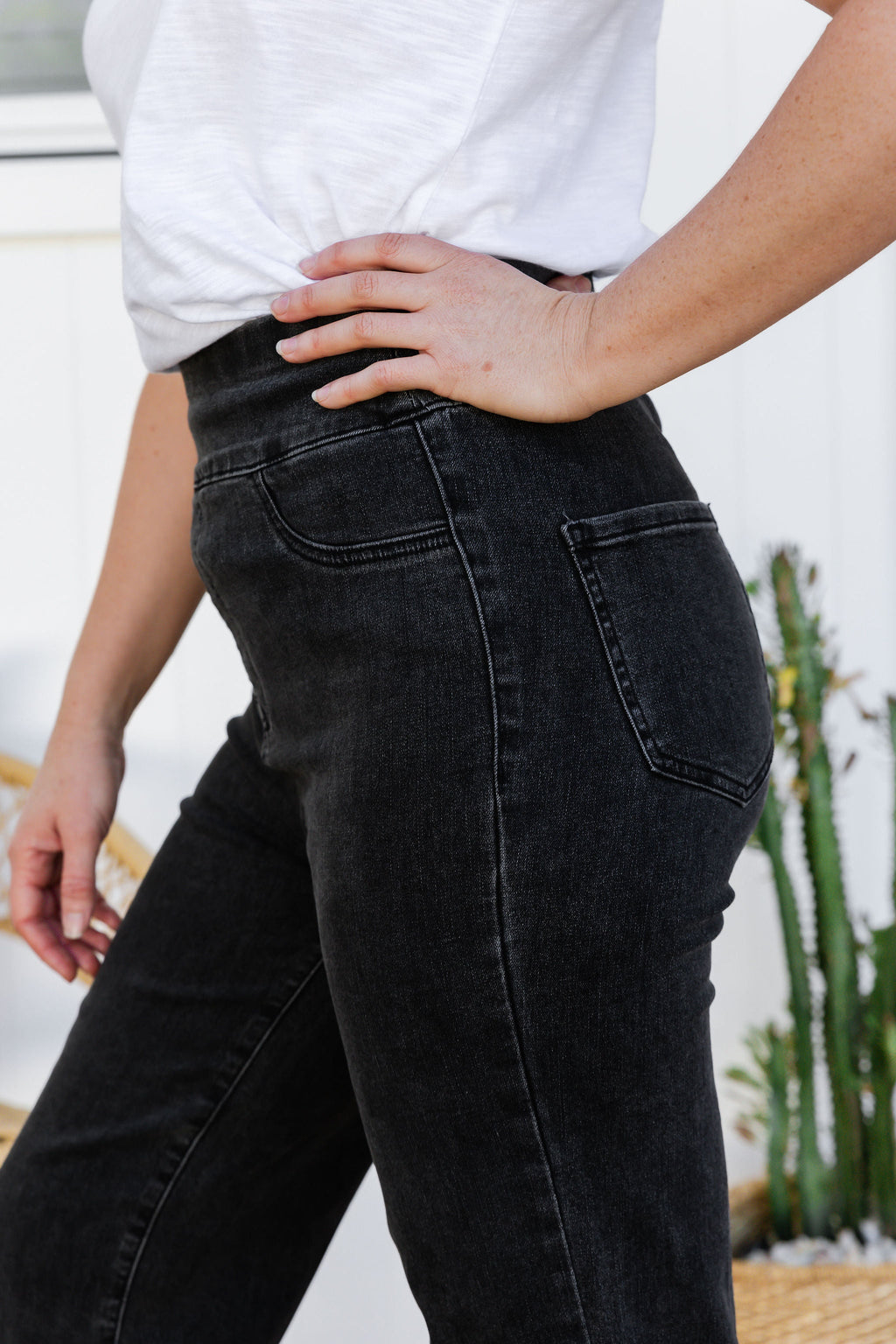 Lara Pull on Jeans in Vintage Black