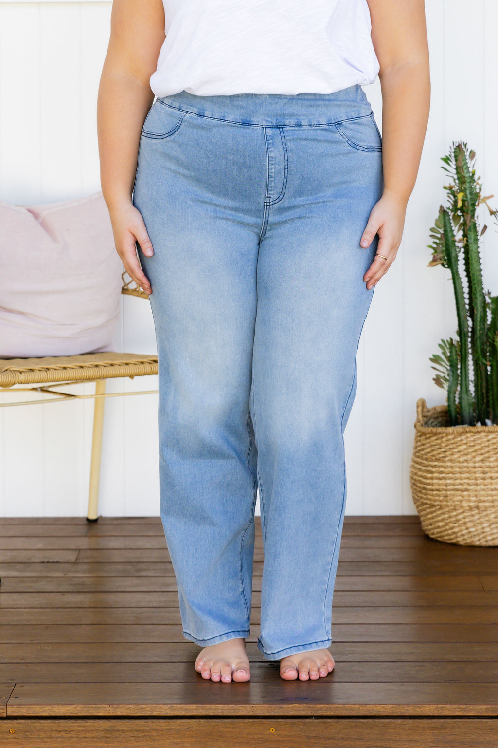 Lara Pull on Jeans in Light Blue Wash
