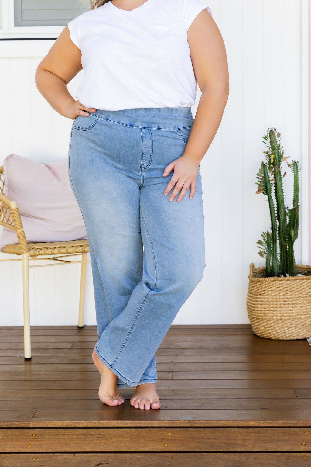 Lara Pull on Jeans in Light Blue Wash