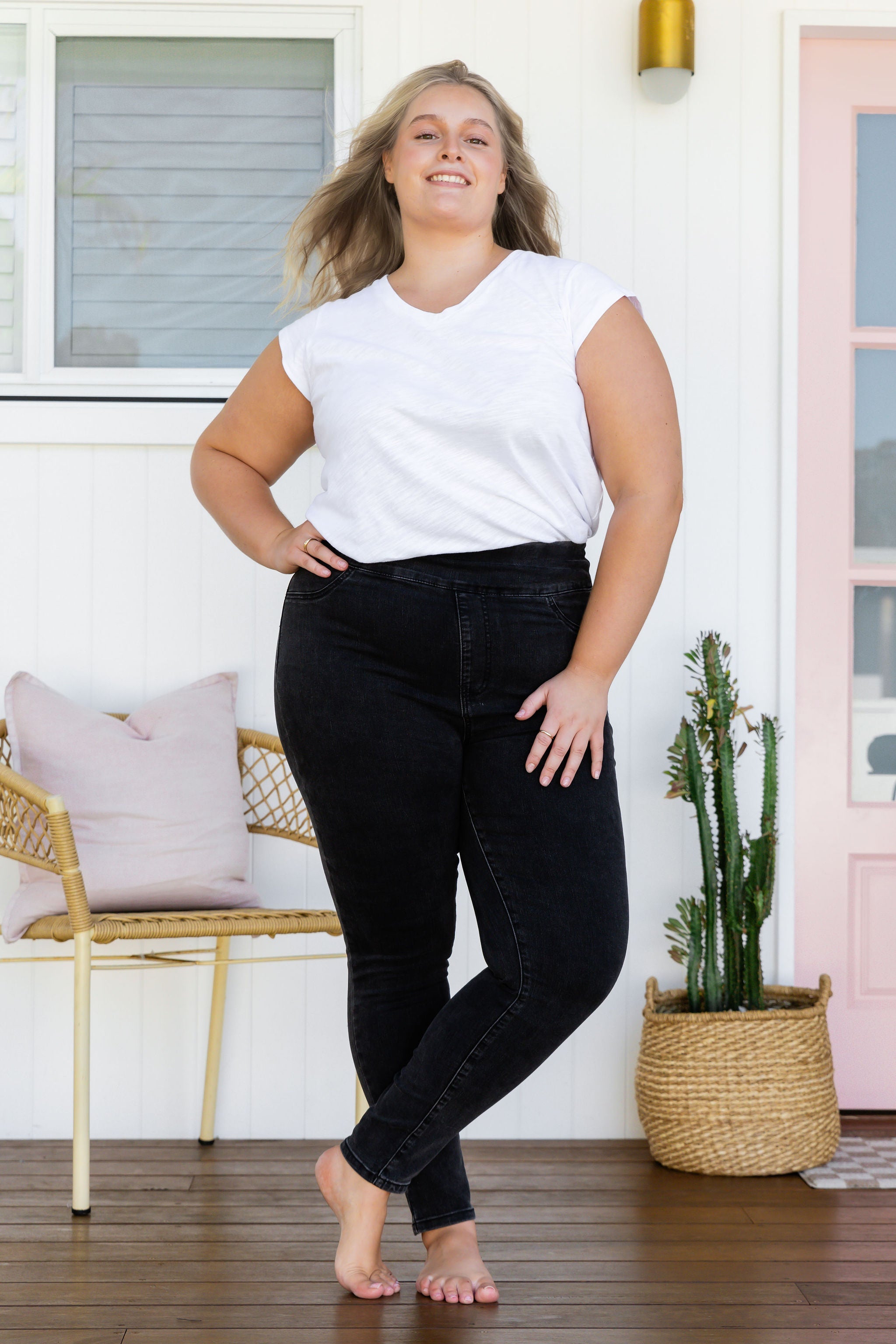 Corey Pull on Jeans in Vintage Black