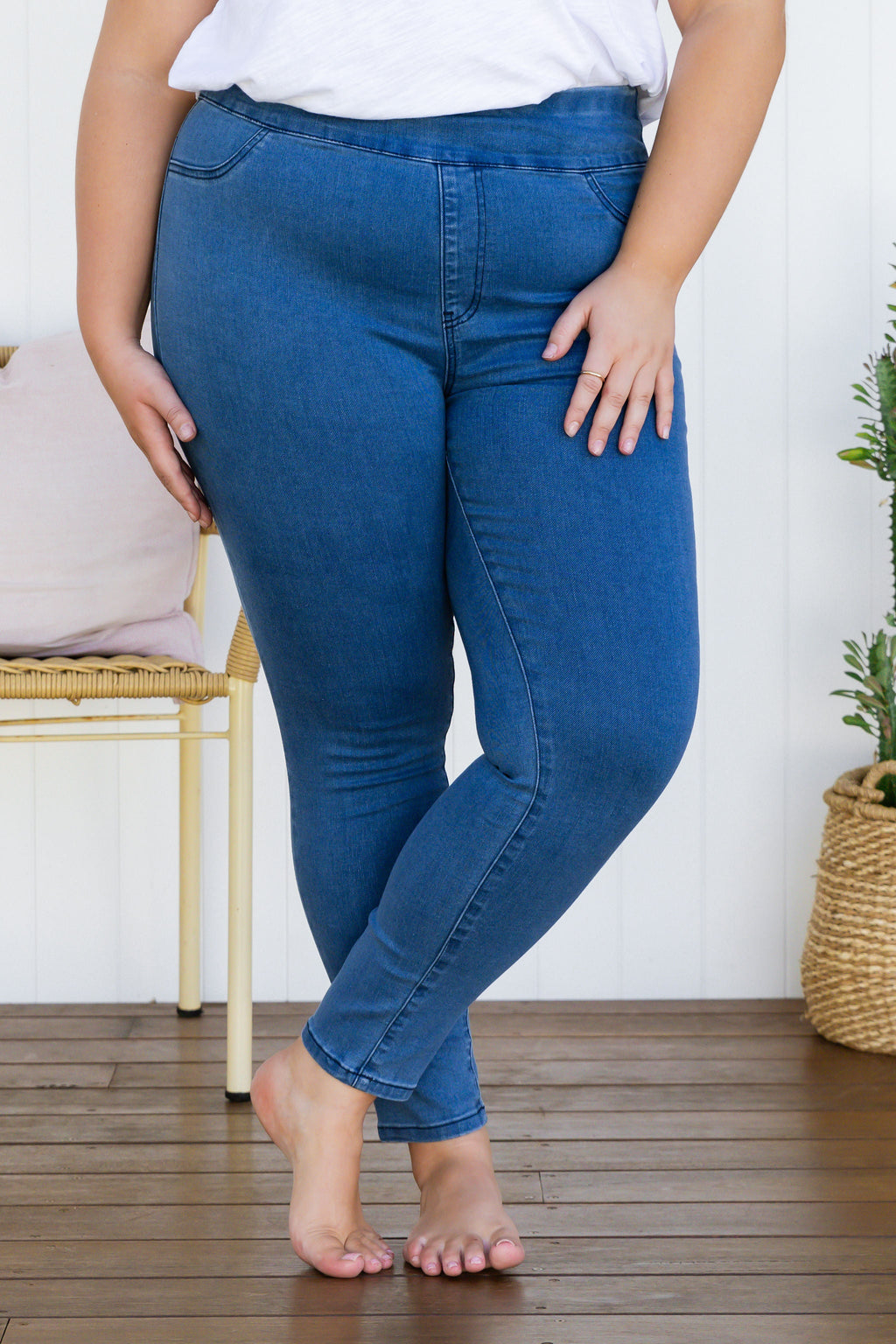 Corey Pull on Jeans in Mid Blue