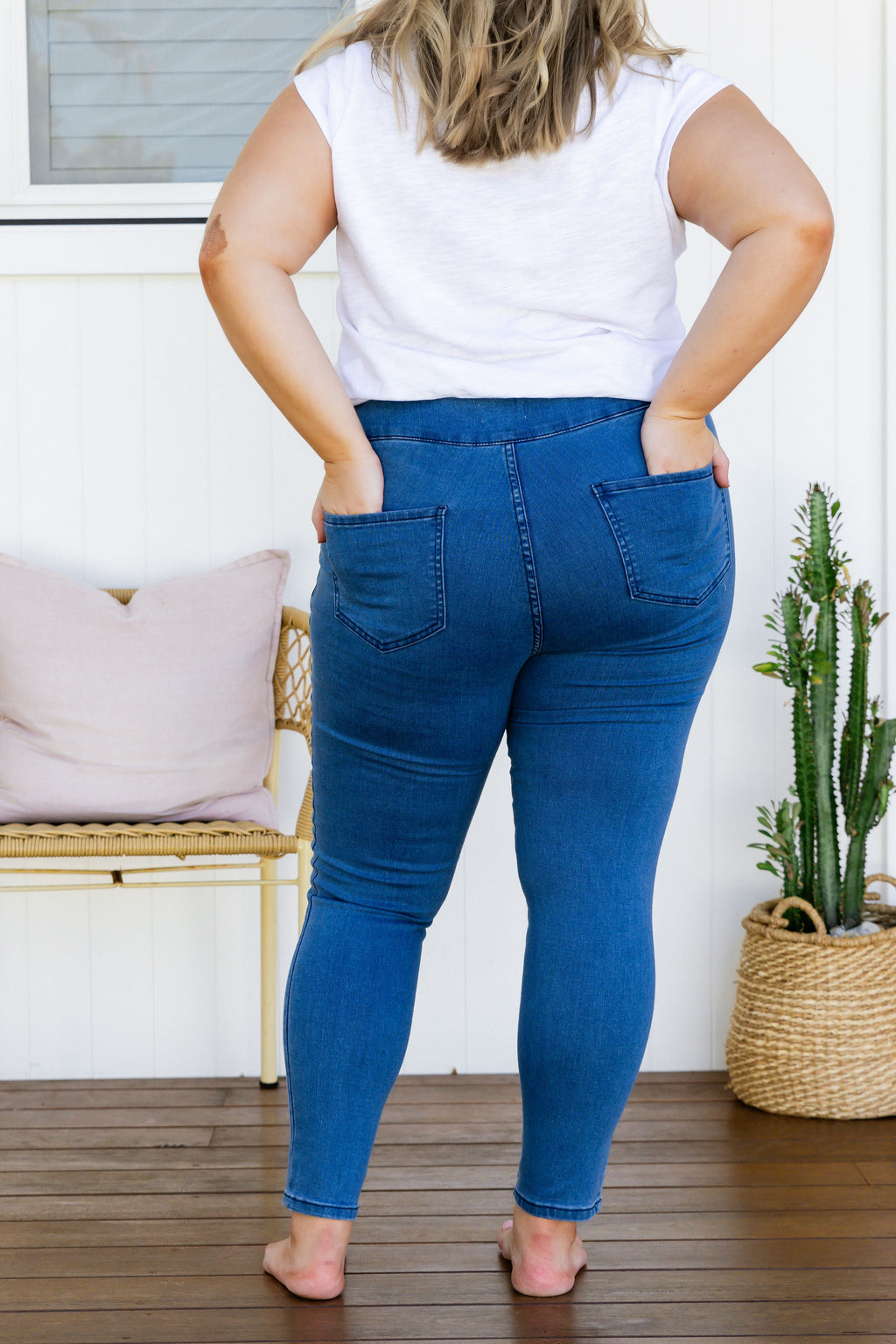 Corey Pull on Jeans in Mid Blue