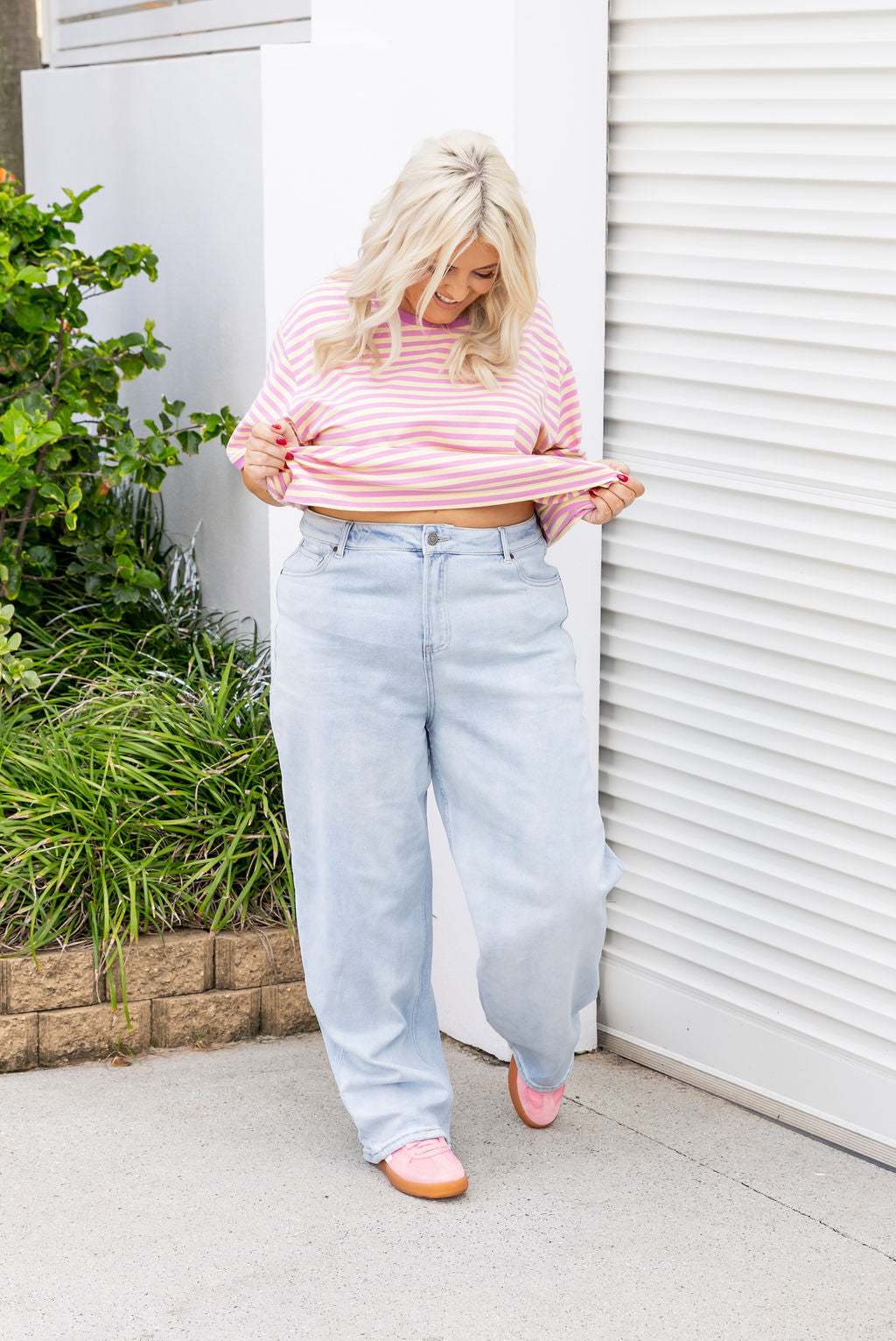 Jace Relaxed Jeans in Light Blue