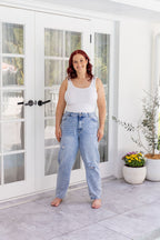 Cerys Jeans in Light Blue Acid Wash