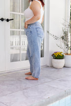 Cerys Jeans in Light Blue Acid Wash