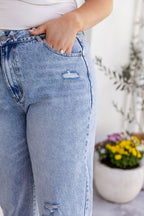 Cerys Jeans in Light Blue Acid Wash
