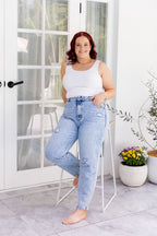 Cerys Jeans in Light Blue Acid Wash