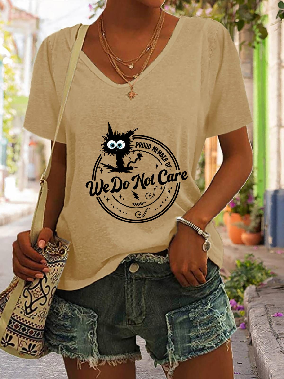 Women's  V-neck Retro Funny Proud Member Of  Club Menopause Perimenopause Print T-Shirt