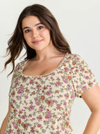 Floral Print Scoop Neckline Fitted T-Shirt