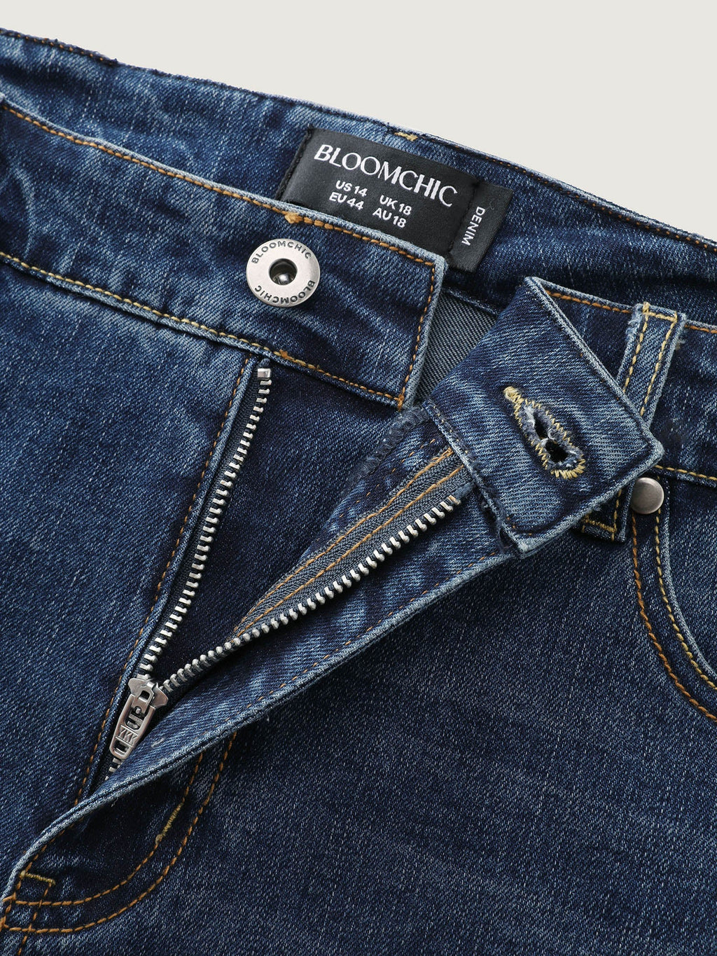 Stretchy Folded Hem Skinny-Fit Denim Shorts