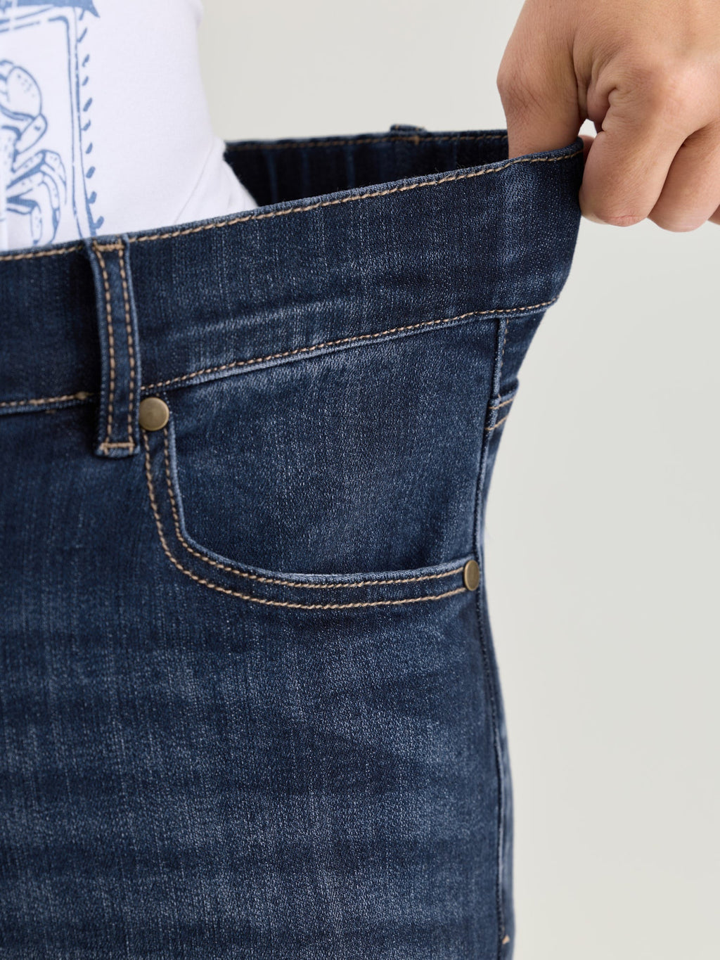 Elastic Back Waist Skinny-Fit Denim Shorts