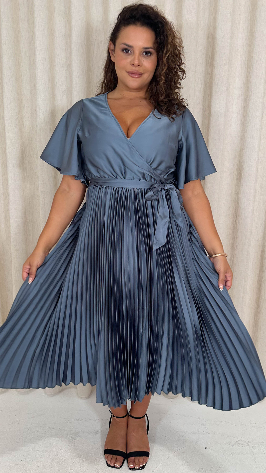 CurveWow Short Sleeve Pleated Midi Dress Gunmetal Grey