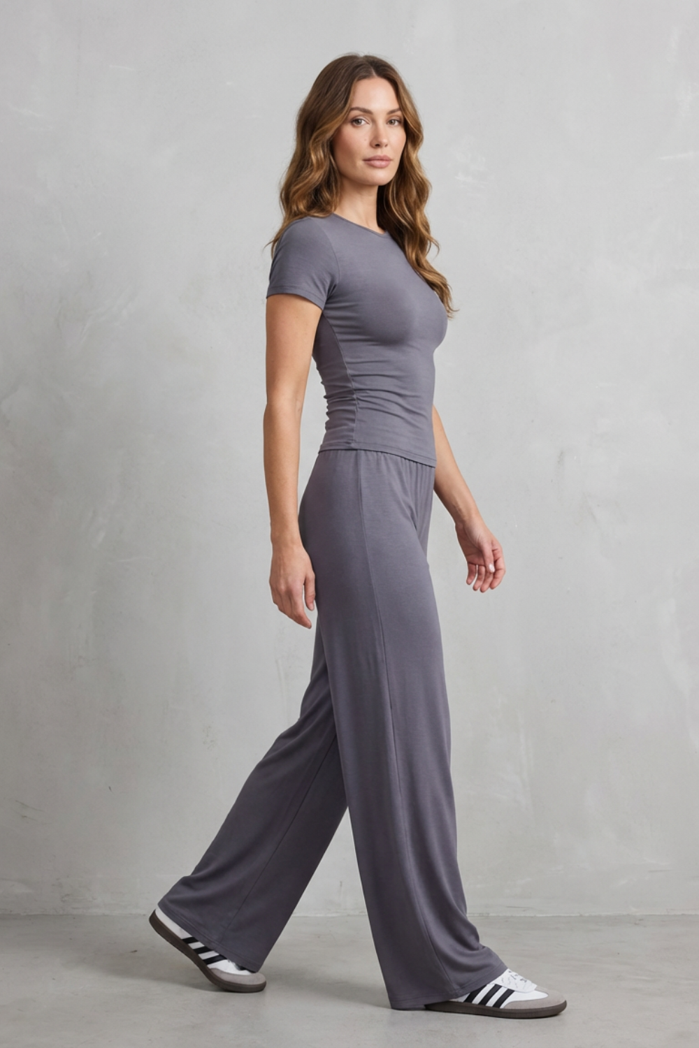 Élan – Sleek Simplicity – Pure Color Wide-Leg Pants Suit