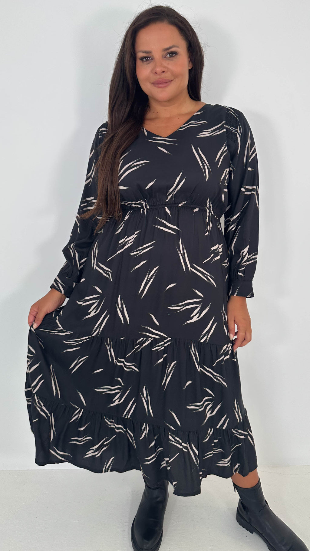 CurveWow V-Neck Midi Dress Black & Nude Print