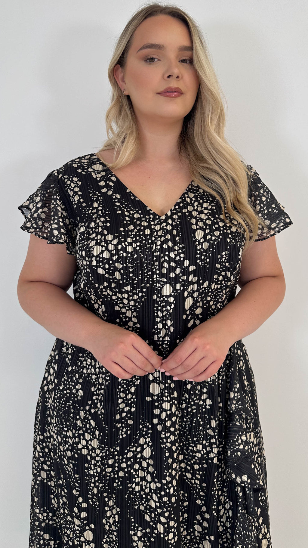 CurveWow Printed Flutter Sleeve Midaxi Dress Black