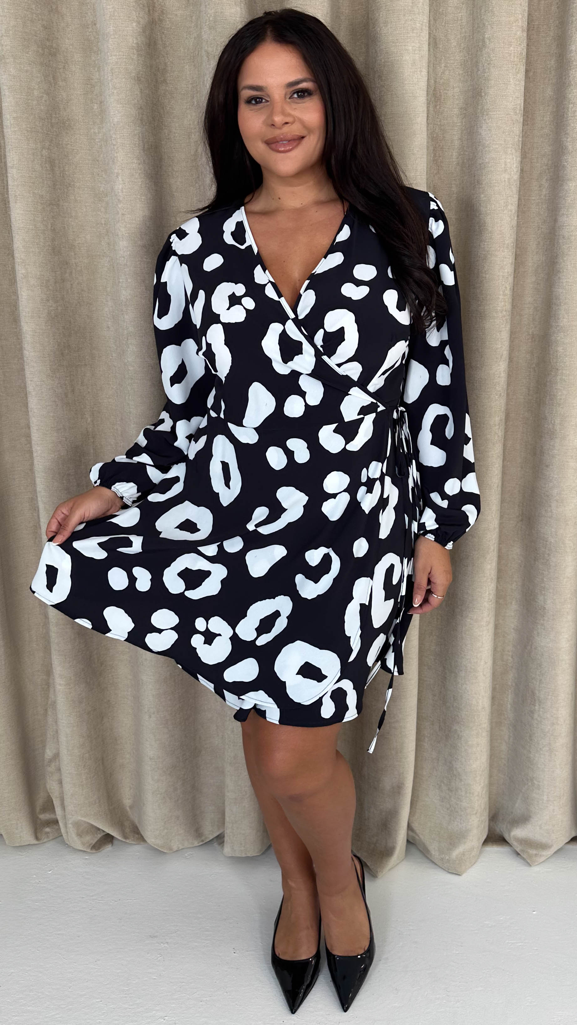 CurveWow Balloon Sleeve Wrap Mini Dress Black & White Leopard