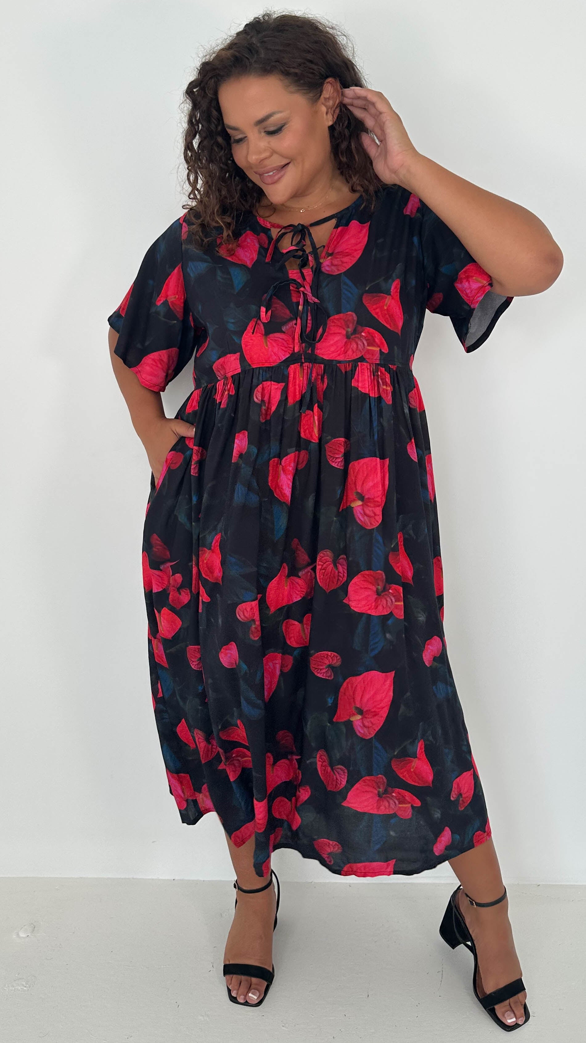 CurveWow Tied Bow Front Dress Black & Red Floral