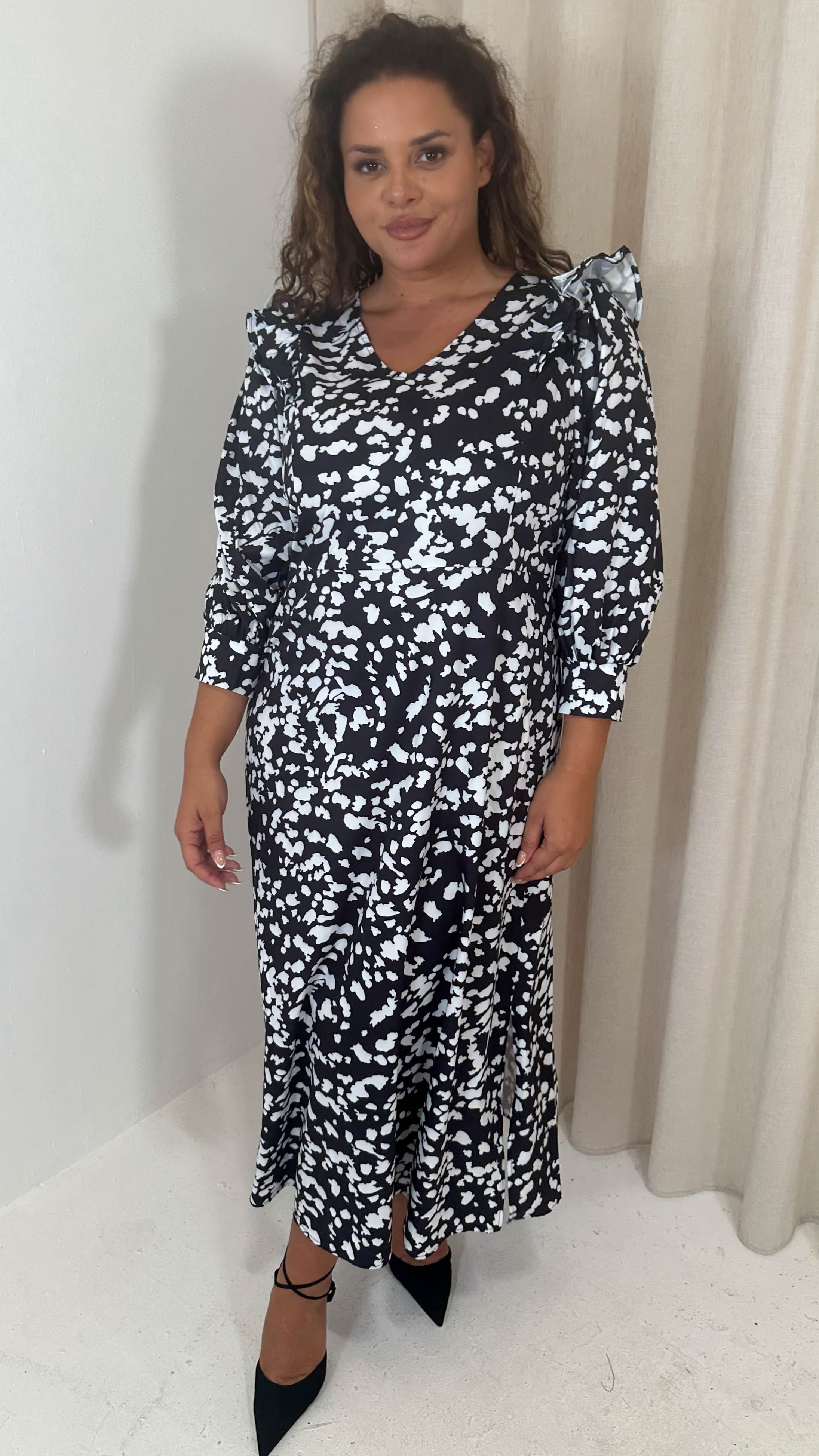 CurveWow Ruffle Shoulder V Neck Midi Dress Mono Smudge