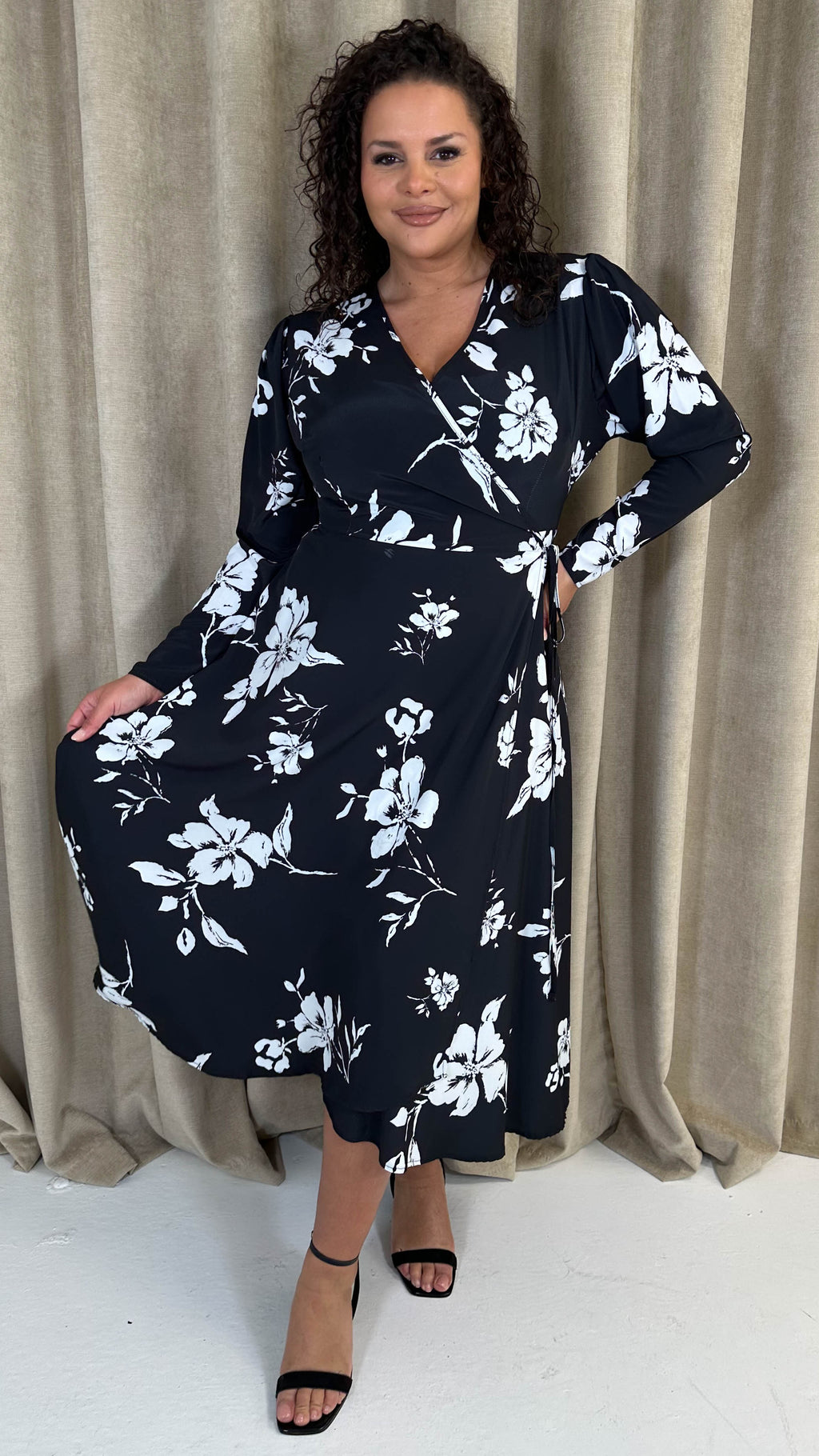 CurveWow Long Sleeve Wrap Dress Black/White Floral
