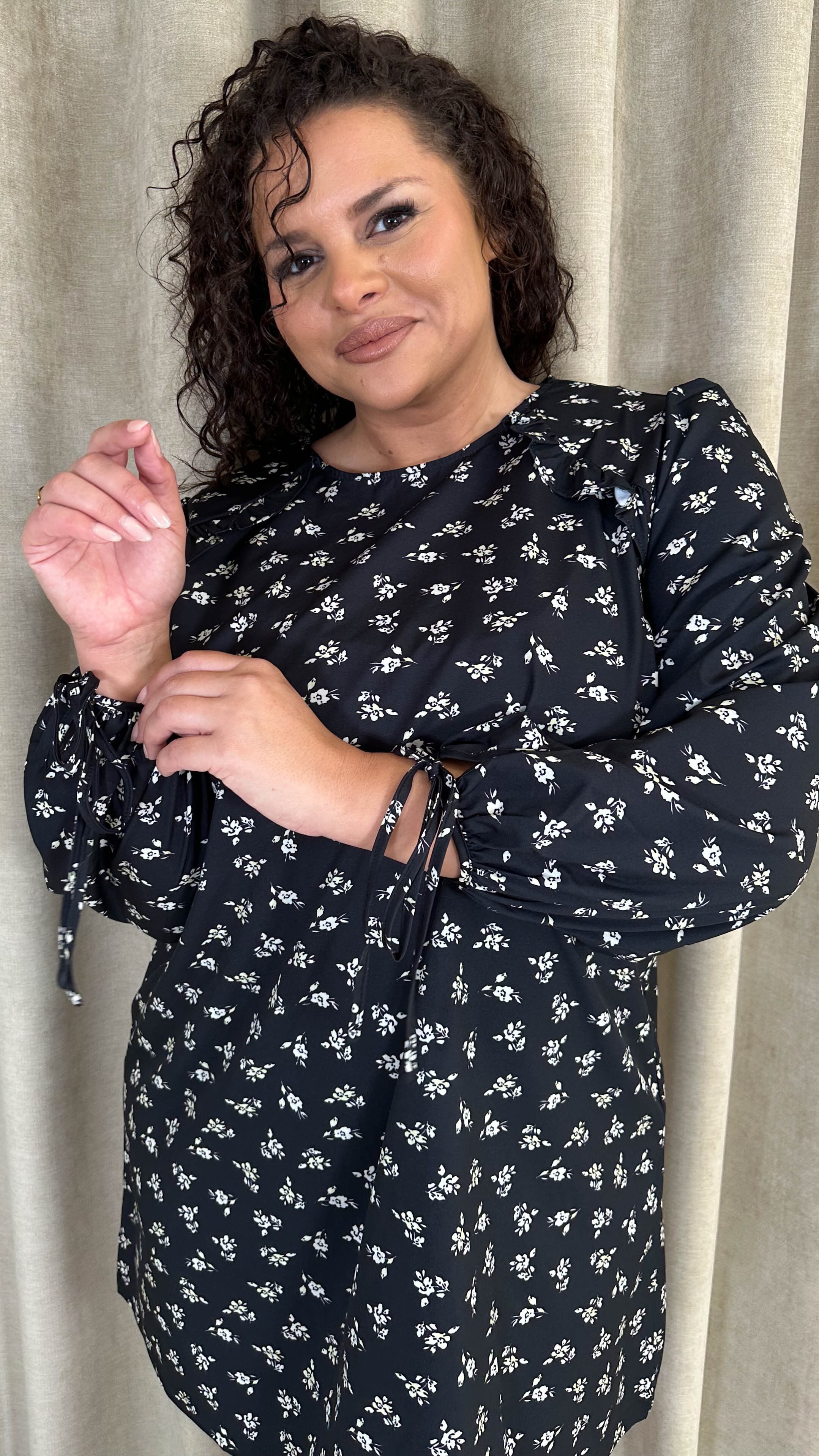 CurveWow Printed Tie Sleeve Shift Dress Black Floral